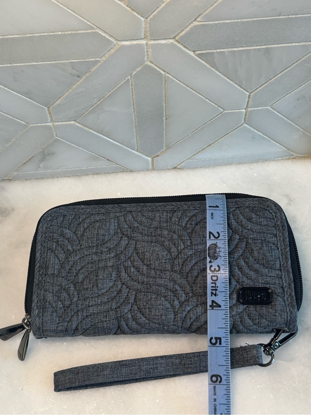 Lug Gray Splits XL RFID Wallet NWOT - Picture 9 of 11